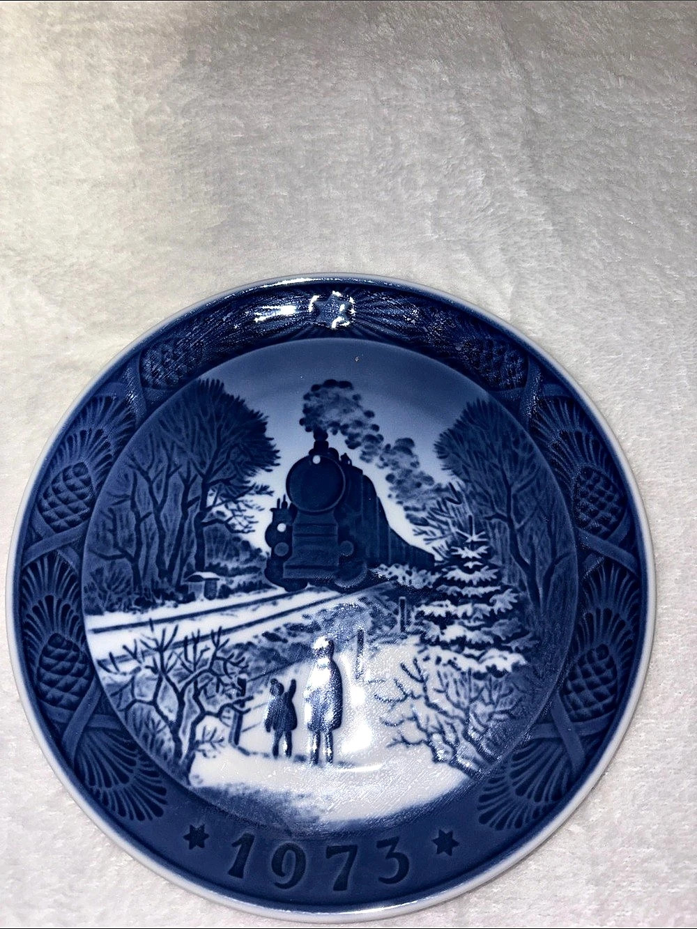 Bing & Grøndahl 1973 Christmas Plate Bing & Grøndahl Blue & White Holiday Plate